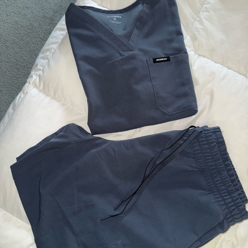 Jaanuu Charcoal Scrub Set